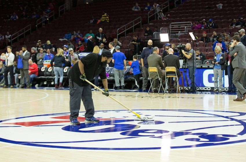 Dạo quanh NBA ngày 01/12: Sixers - Kings bị hoãn do mặt sân trơn