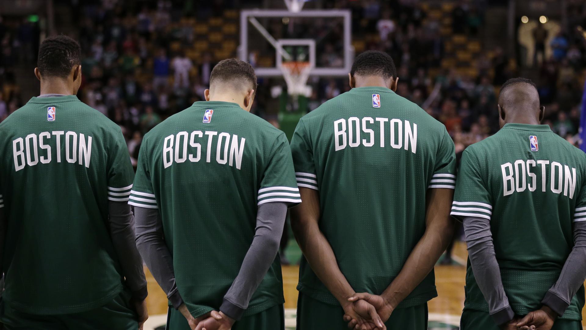 Dạo quanh NBA ngày 11/12: Máy bay chở Celtics bị dọa đánh bom