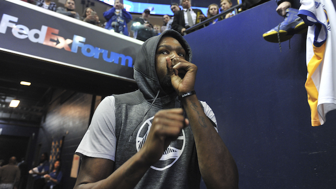Dạo quanh NBA ngày 18/12: Kevin Durant bật mí chiều cao thật
