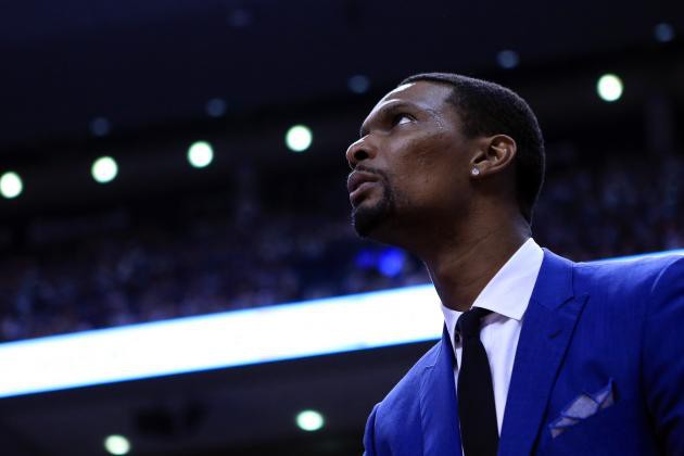 Dạo quanh NBA 22/12: Cầu thủ thấp nhất lịch sử thành huyền thoại?