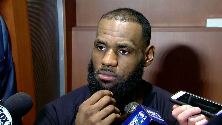 Dạo quanh NBA ngày 25/01: LeBron thúc giục đội nhà chuyển nhượng