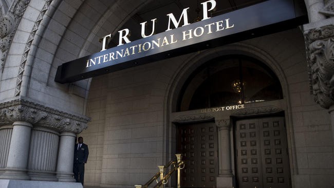 Dạo quanh NBA: Các đội bóng tẩy chay khách sạn của Donald Trump