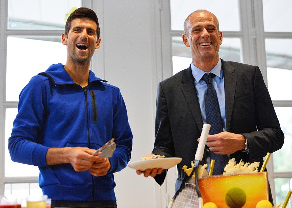 Djokovic nhận quà đặc biệt từ BTC Roland Garros