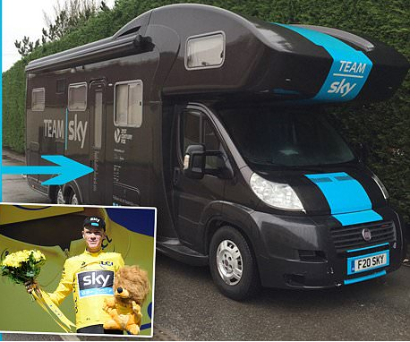 Đội đua Team Sky rao bán xe chuyên dụng