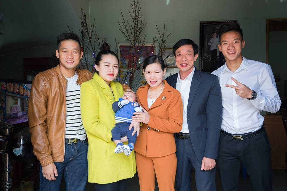 Chùm ảnh gia đình Quế Ngọc Hải đón Tết cùng cháu đích tôn