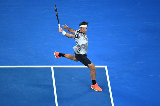 Federer đ&atilde; n&acirc;ng c&uacute; tr&aacute;i l&ecirc;n một tầm mới
