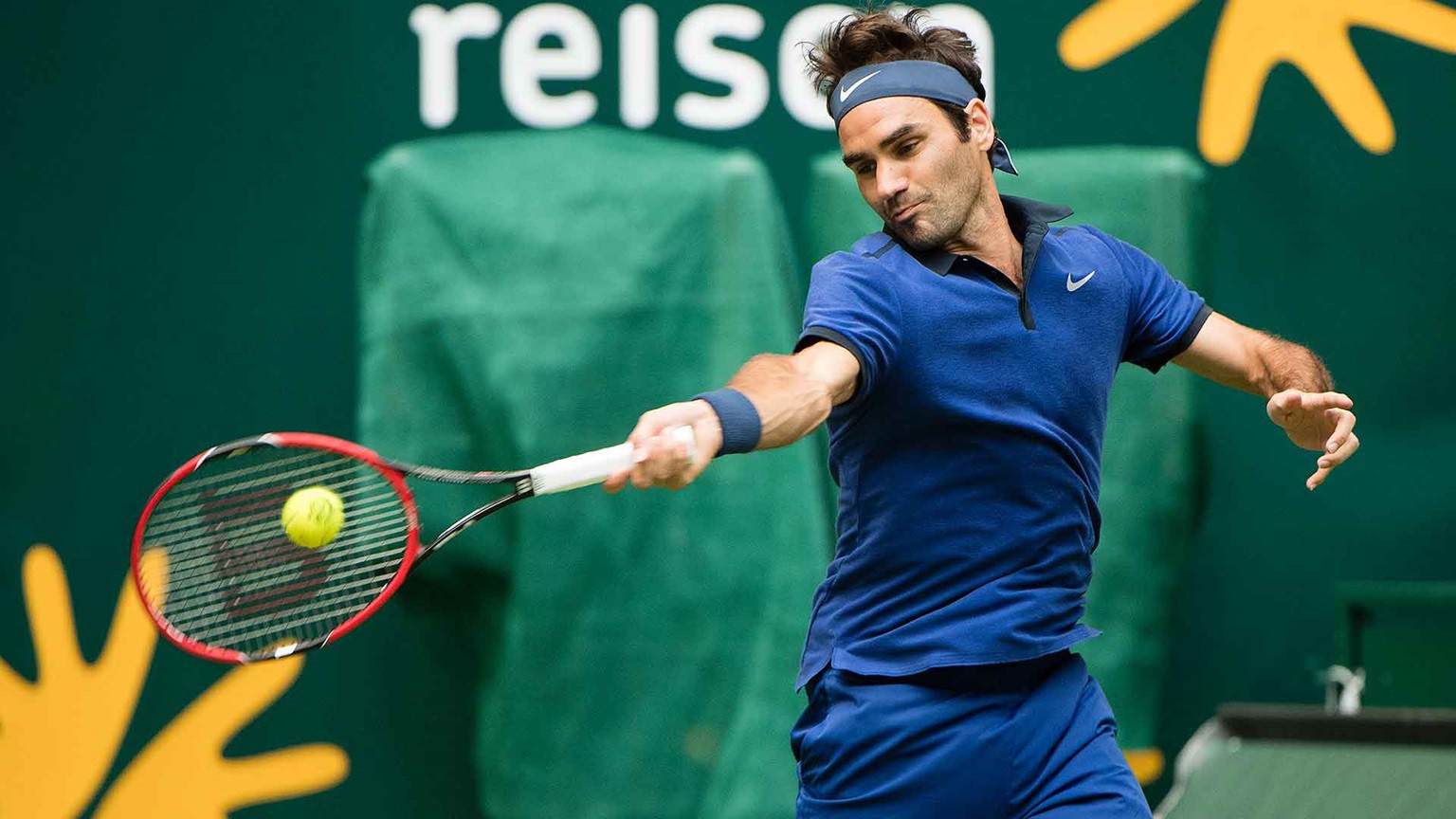 Federer giành vé vào bán kết Gerry Weber Open