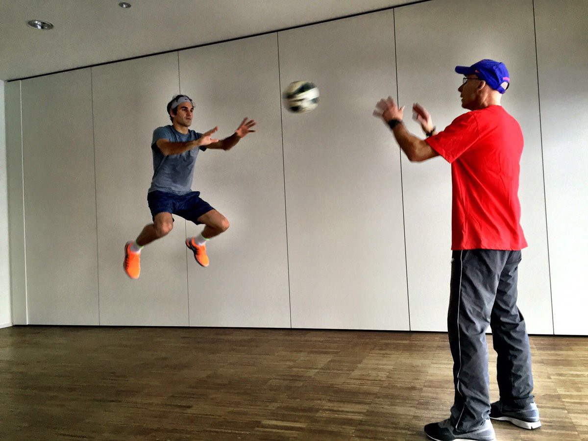 Federer trở lại tập luyện sau ca phẫu thuật