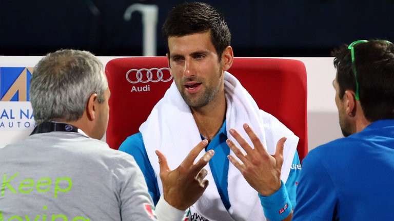 Gặp vấn đề lạ, Djokovic phải bỏ cuộc ở Dubai Championships