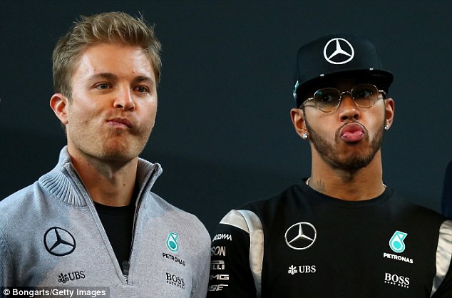 Hamilton sắm kính “độc” trước mùa F1