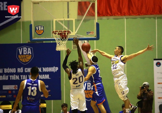 Triệu Hán Minh giật lại thế cân bằng cho HCMC Wings trước HN Buffaloes