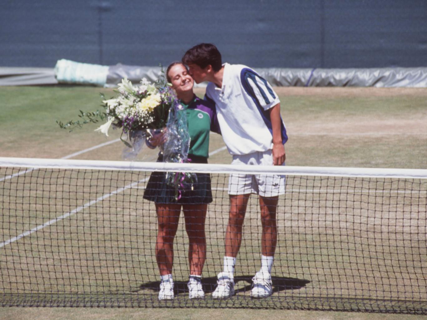 Tim Henman tới thăm Caroline Hall ngay ng&agrave;y h&ocirc;m sau