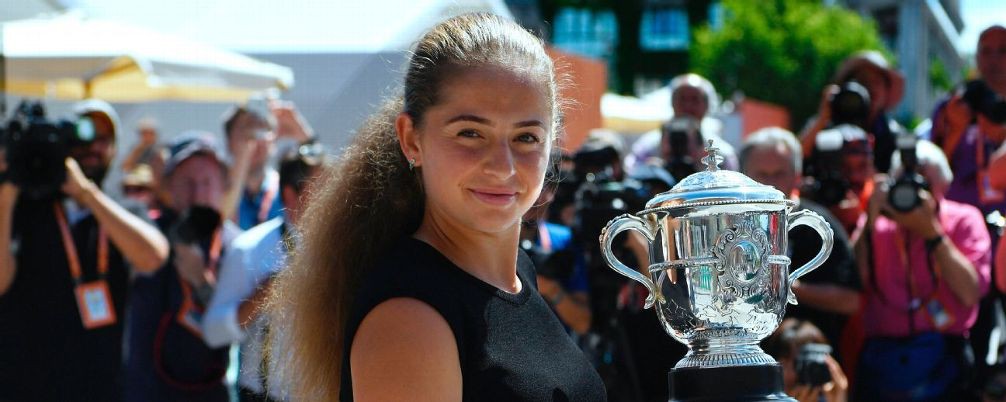 Jelena Ostapenko: Đôi chân khiêu vũ sải bước đến ngai vàng Roland Garros