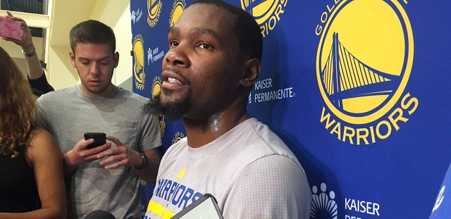 Durant xin lỗi cổ động viên sau lời khuyên phũ phàng Durant xin lỗi cổ động viên sau lời khuyên phũ phàng