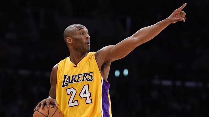 Với chiếc áo số 24, Kobe Bryant thi đấu tổng cộng 639 trận, ghi 16.797 điểm Với chiếc áo số 24, Kobe Bryant thi đấu tổng cộng 639 trận, ghi 16.797 điểm