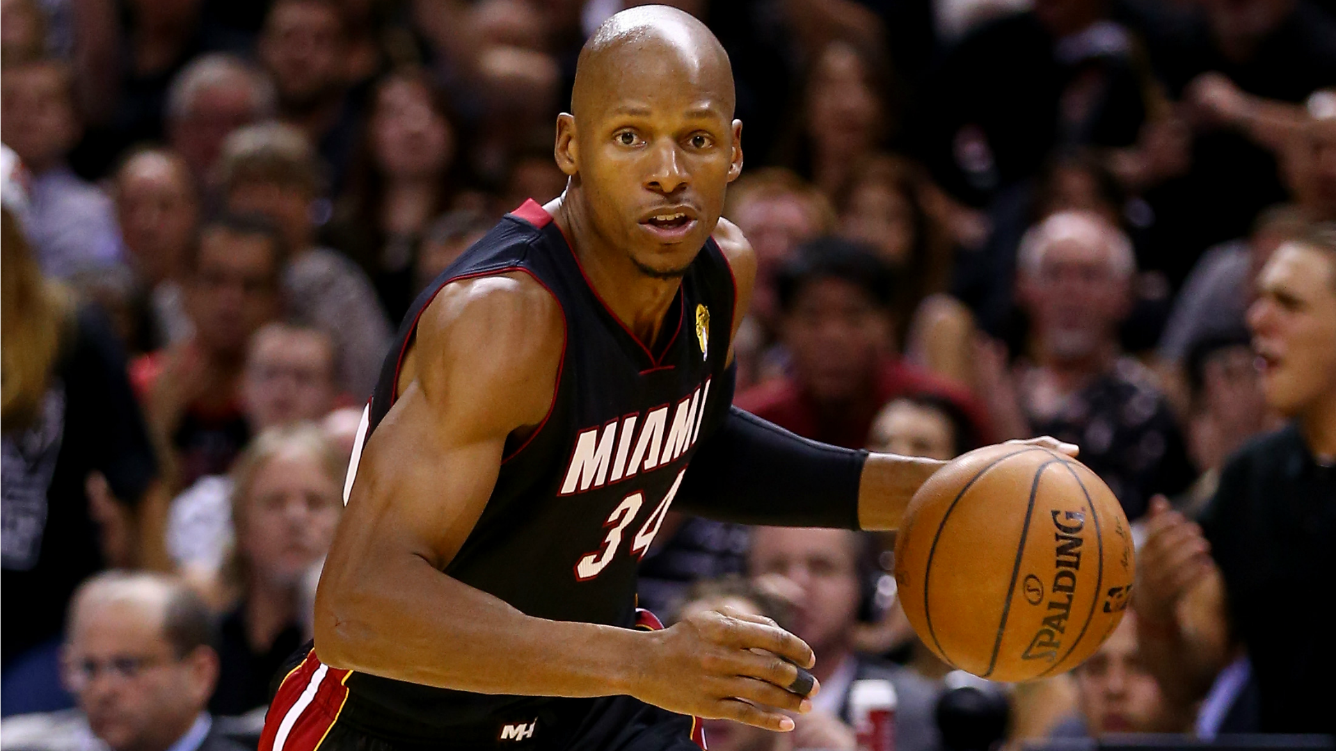 Shooter dữ dội nhất NBA giải nghệ ở tuổi 41