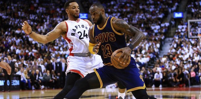 LeBron James bị tố xúc phạm đồng nghiệp dù có ý tốt
