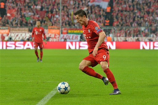 Lewandowski phũ phàng từ chối Real