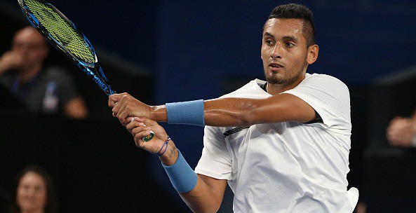 Kyrgios điên tiết trước phiên bản "trọng tài Nguyễn Trọng Thư"