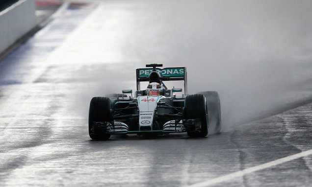 Mercedes vắng mặt trong buổi chạy thử đầu mùa giải