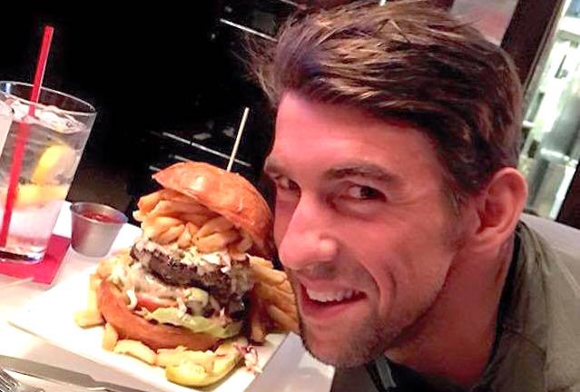 Michael Phelps ăn gì ở Olympic 2016?