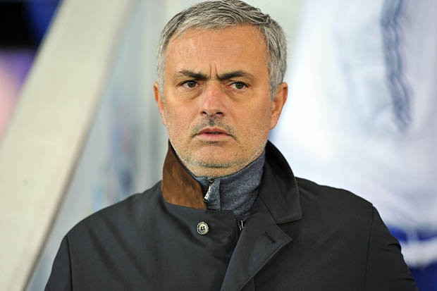 Mourinho tiết lộ lý do Chelsea sa sút