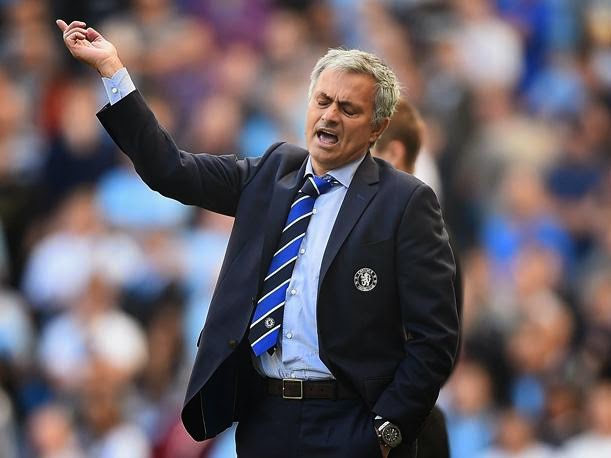 Mourinho tính gây sốc khi nhắm ghế của Van Gaal