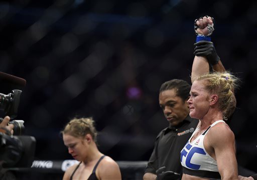 “Nữ hoàng” Ronda Rousey nhập viện, nhường ngôi cho Holly Holm