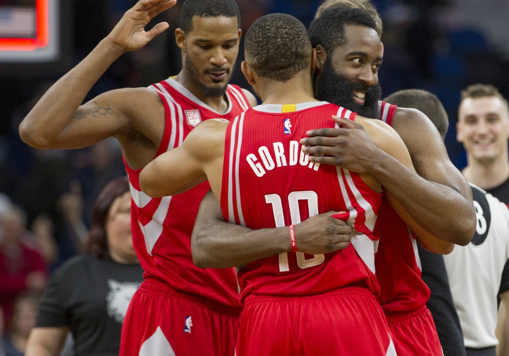 Trevor Ariza v&agrave; Eric Gordon đang hỗ trợ đắc lực cho James Harden