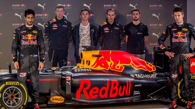 Red Bull trình làng “bộ cánh” mới cho mùa F1 2016
