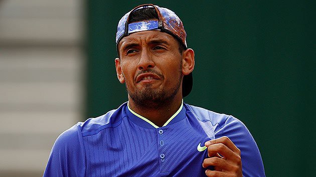 Roland Garros bội thu vì các tay vợt... chịu khó đập vợt