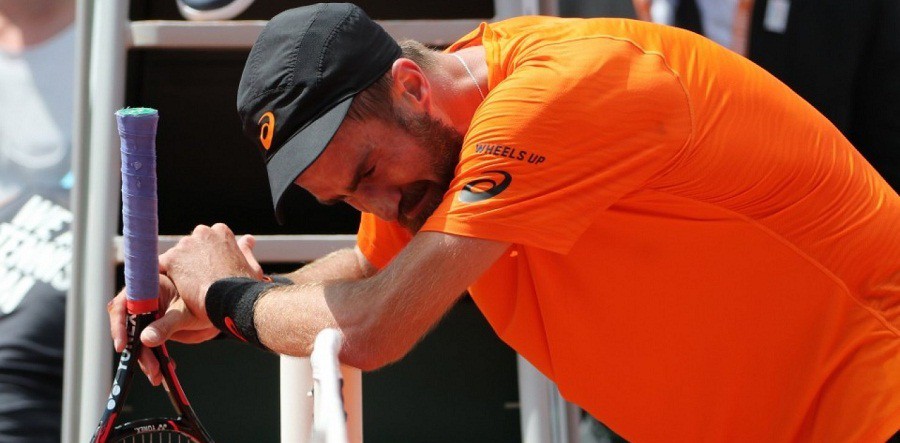 Vòng 2 Roland Garros: Chiến thắng cảm xúc của tay vợt vừa mất cha