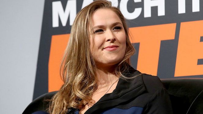 Ronda Rousey kiểm tra sức khỏe bằng… “trái cấm”