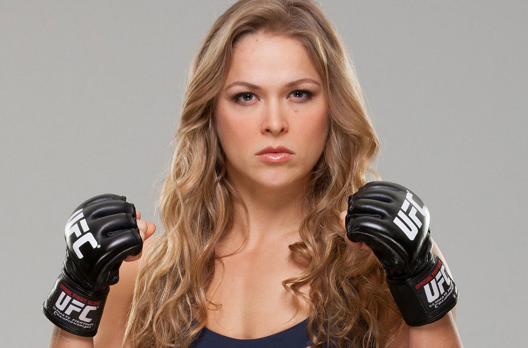 Ronda Rousey xả hơi để đóng phim