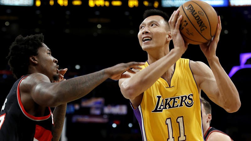 Sao bóng rổ Trung Quốc hủy giao kèo với Los Angeles Lakers