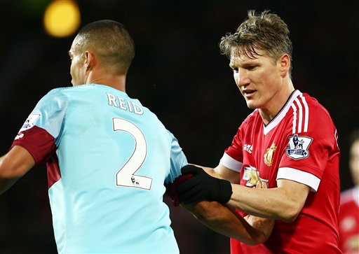 Không kháng án, Schweinsteiger chấp nhận án treo giò 3 trận