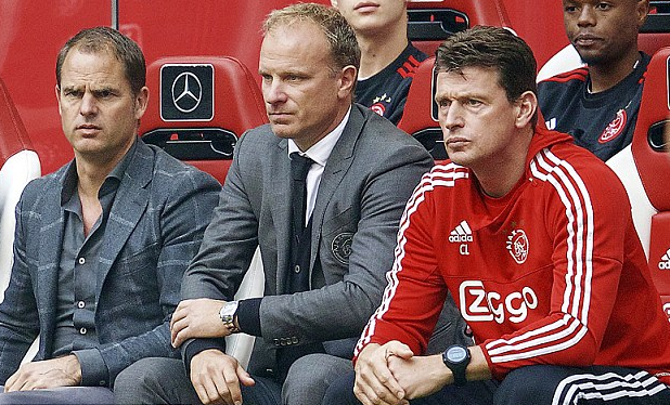 Sợ bay, Bergkamp không dám nhận lời Swansea