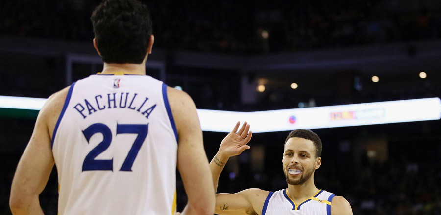 Sự trùng hợp kỳ lạ giữa Curry, Pachulia và Green ở Game 1
