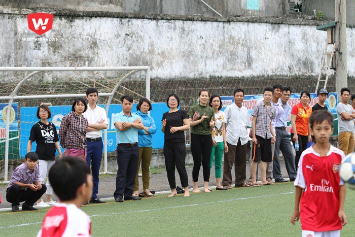 Tâm tư của những CĐV U13 bóng đá học đường