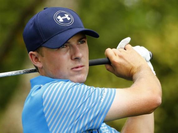 Tay golf số 1 thế giới bị fan “ném đá”