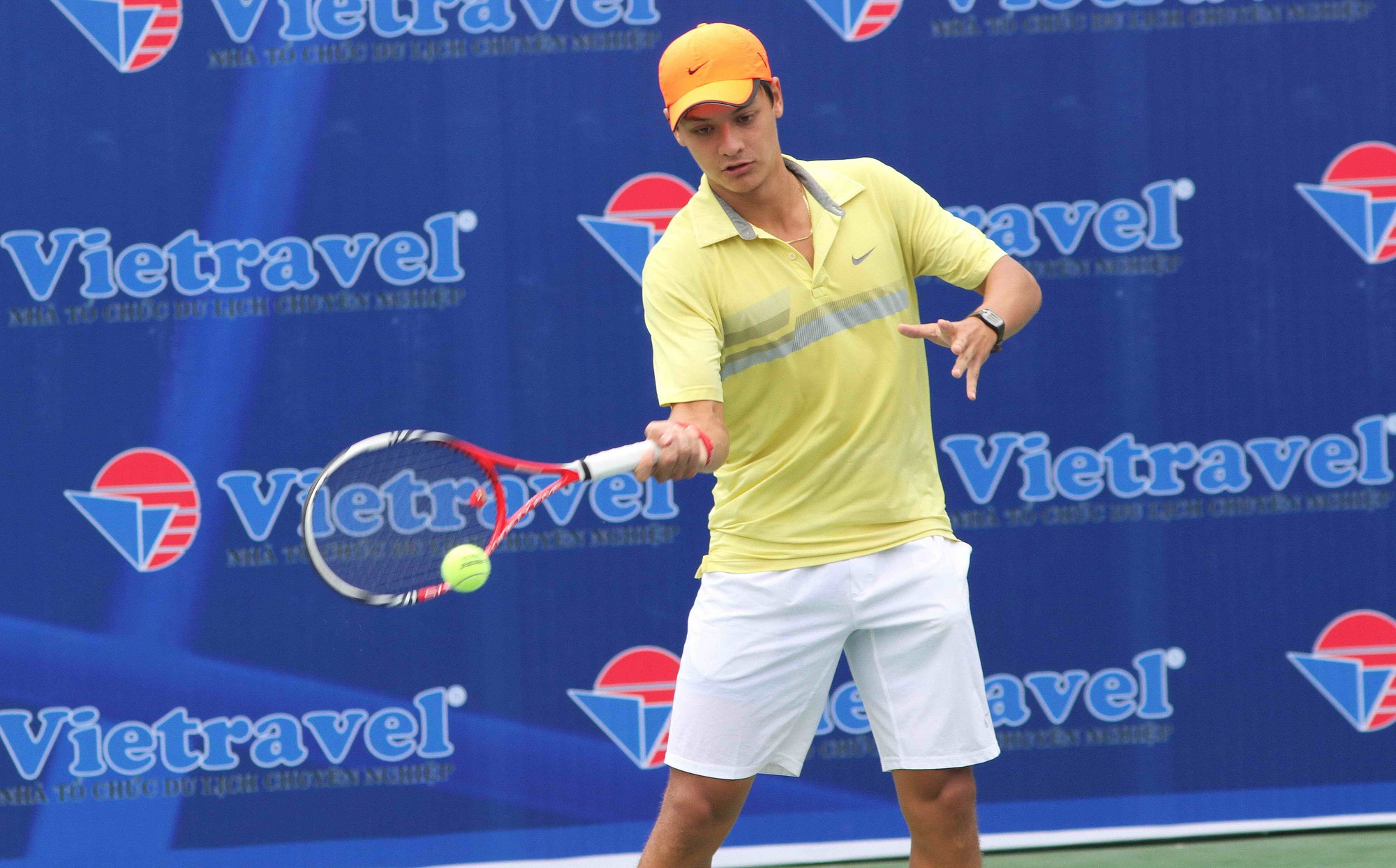 Tay vợt Việt kiều Vũ Artem gia nhập ĐTQG tennis