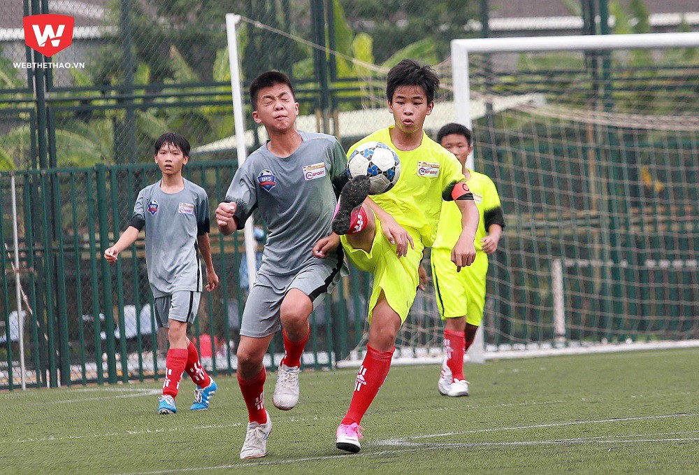 "Thủ khoa" lò JMG bay xuyên đêm để thi đấu VCK U13 bóng đá học đường