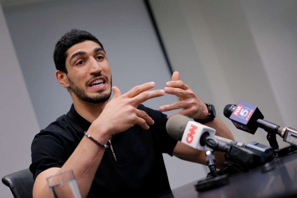 Trung phong của NBA bị liệt vào danh sách “phần tử khủng bố”