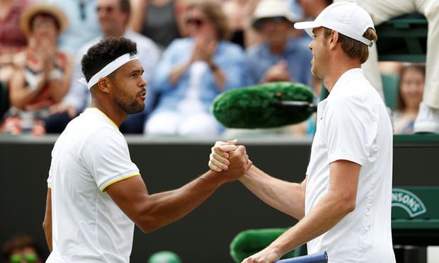Tsonga để thua Querrey khi trận đấu trở lại và mới diễn ra khoảng 2 phút Tsonga để thua Querrey khi trận đấu trở lại và mới diễn ra khoảng 2 phút