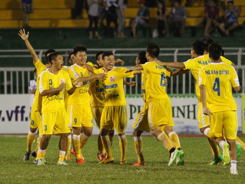 U.21 báo Thanh niên VN hòa may mắn