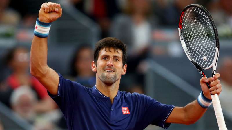Video: Djokovic lọt vào tứ kết Madrid Open với chiêu lừa đối thủ