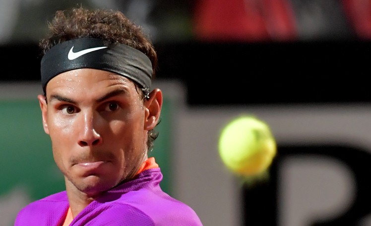 Video: Nadal thua trận đầu tiên trên sân đất nện trong năm