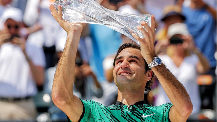 Vượt qua Nadal, Federer trở lại Top 5 thế giới
