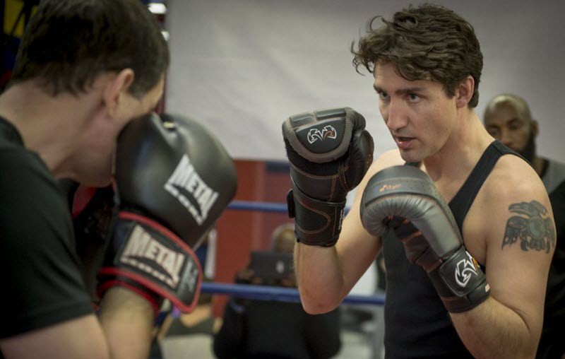 Bản tin MMA 10/11: Thủ tướng Canada Justin Trudeau chơi Boxing