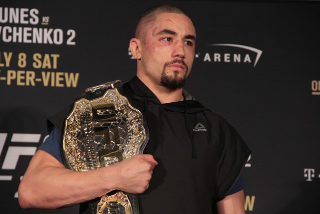 Bản tin MMA 13/1: Robert Whittaker chấn thương, phải rời UFC 221